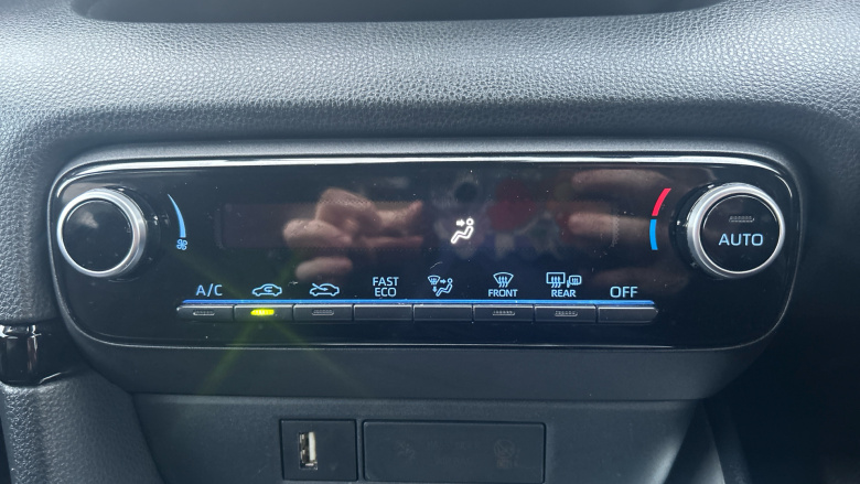 Toyota Yaris 1.5 Hybrid Design 5dr CVT Hybrid Hatchback